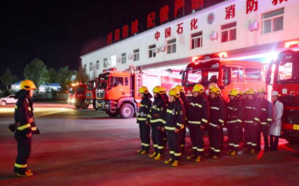 华北消防夜间演练筑牢应急保障