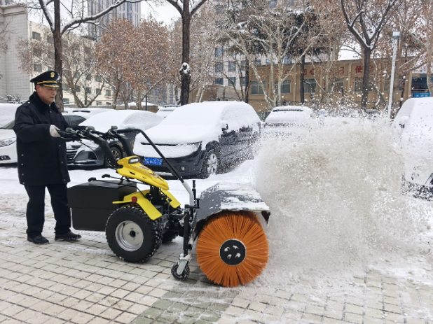 基地中心积极应对强降雪天气